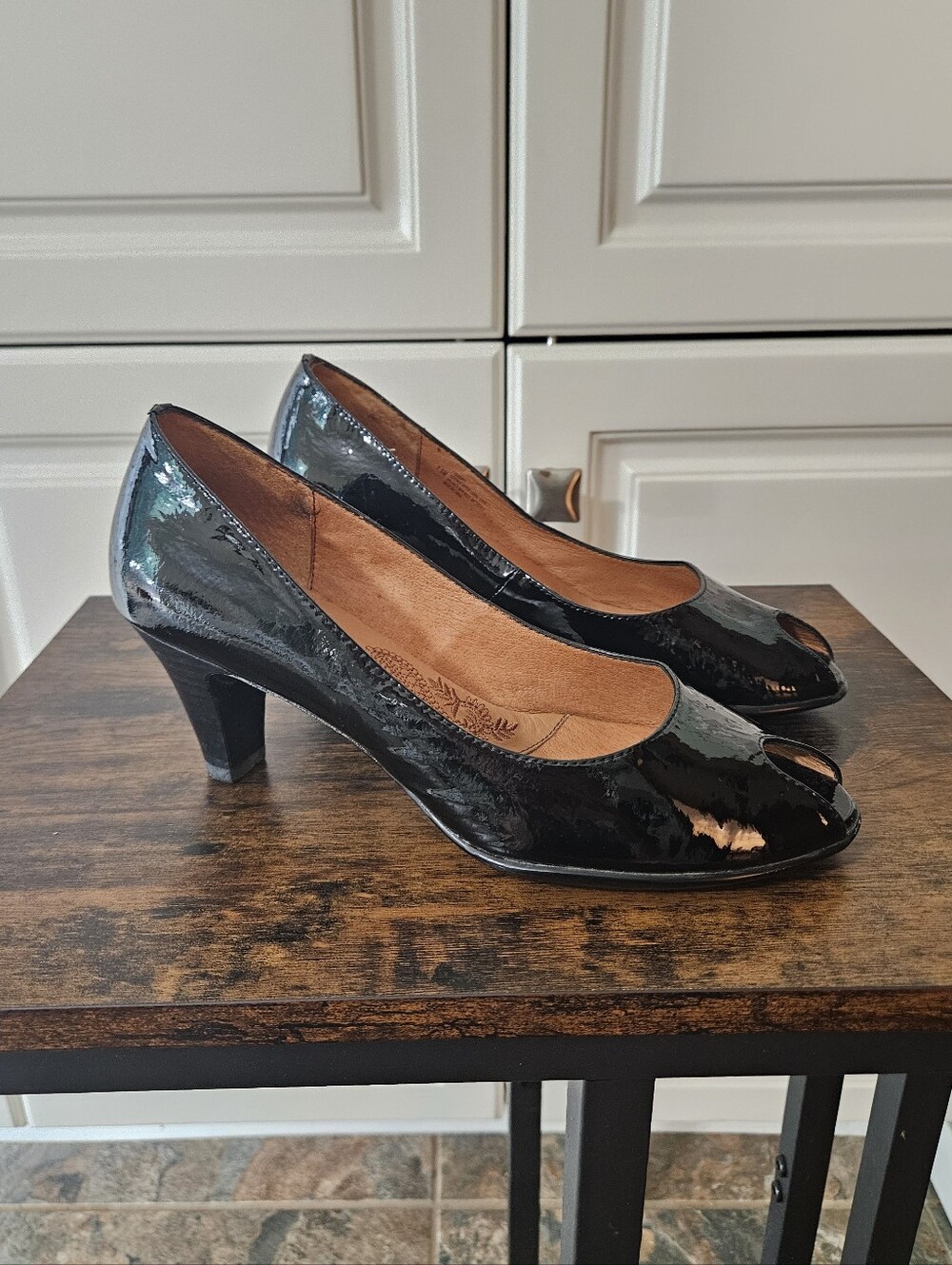Sofft Black Patent Leather Peep-Toe Mid Heels Dress Shoes Office Siren Corpgoth